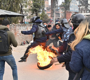 पेट्रोलियम पदार्थको मूल्य वृद्धिको विरोधमा विप्लव समूहले गर्‍यो प्रदर्शन (फोटो फिचर)